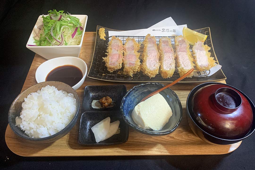 黒豚の館